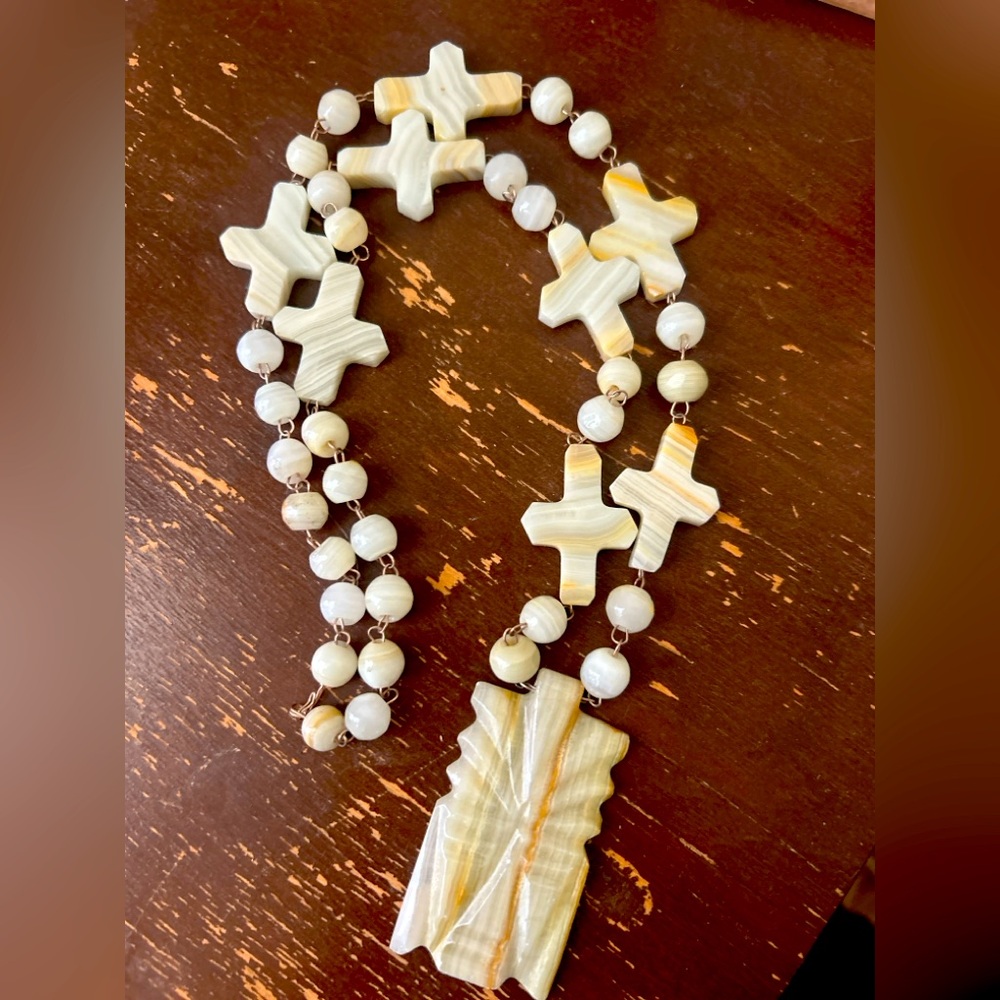 Vintage Carved Quartz Ivory Coloured Beaded Necklace